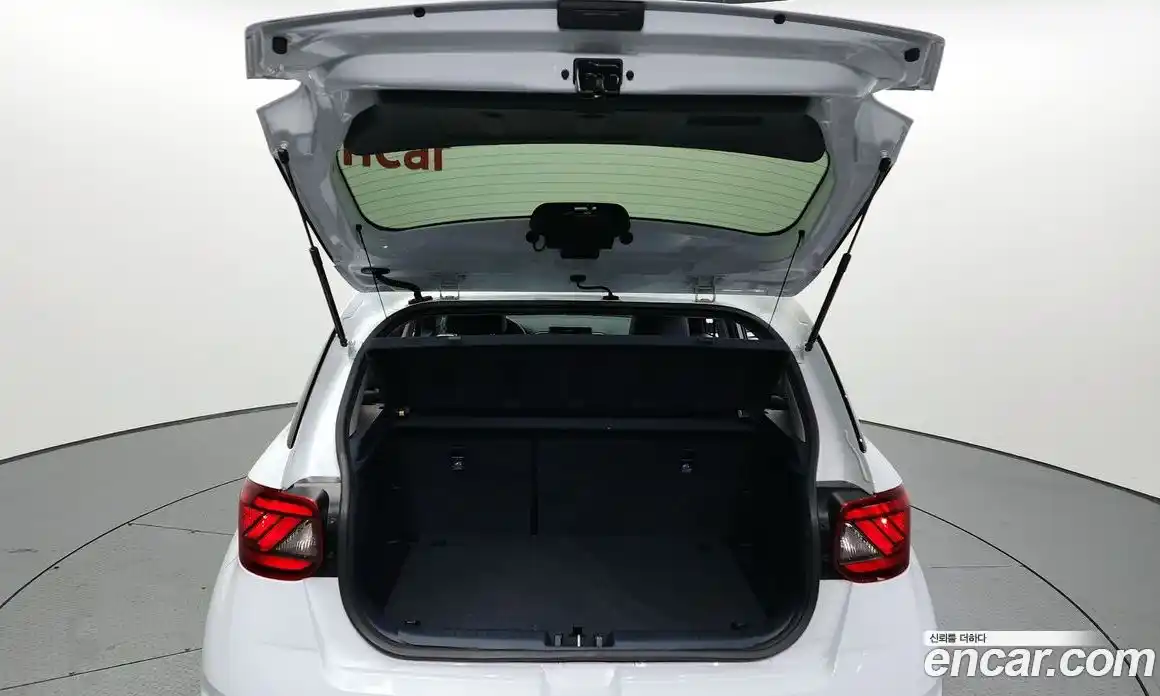 Hyundai Venue 2022 1.6 Автомат в Москве № 45746, фото 14