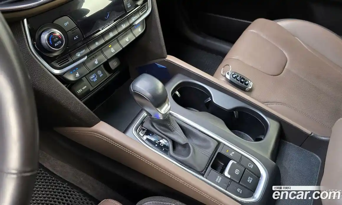 Hyundai Santa Fe 2019 2.0 Автомат в Москве № 124019, фото 17