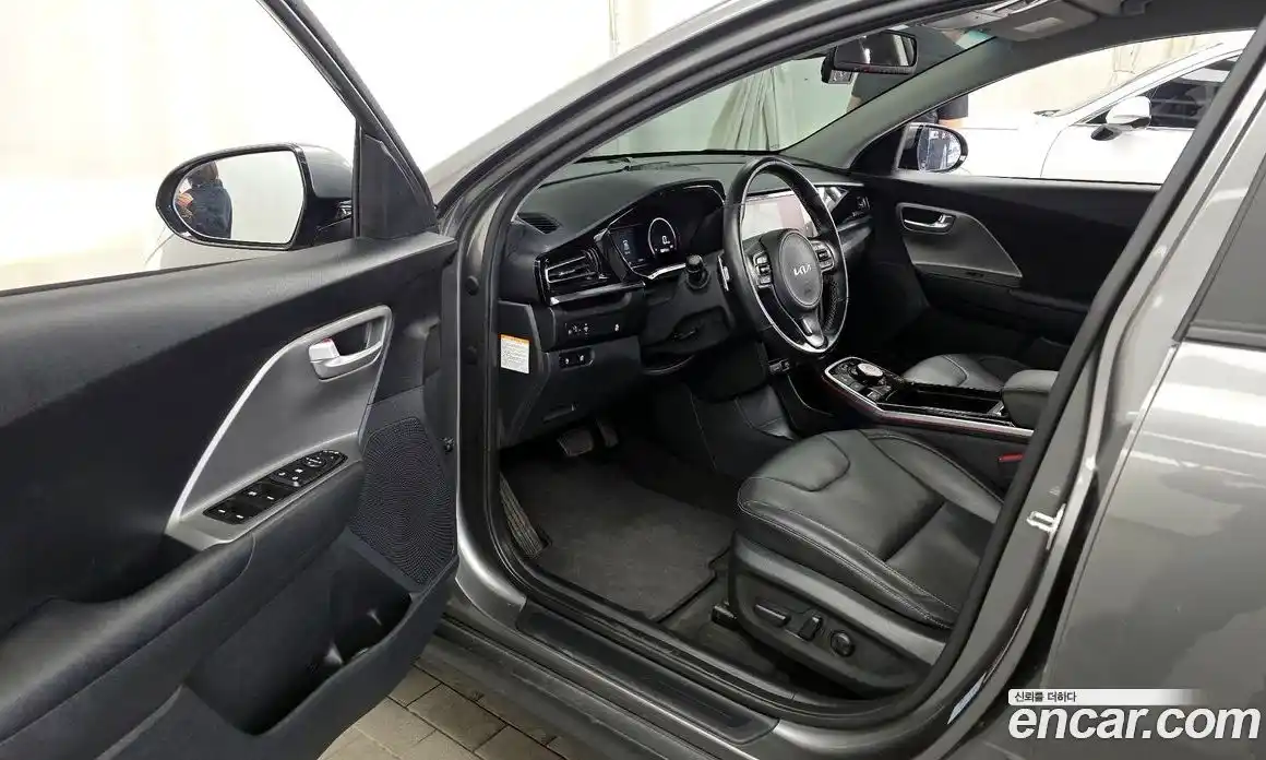 Kia Niro 2023 0.2 Автомат в Москве № 131156, фото 10