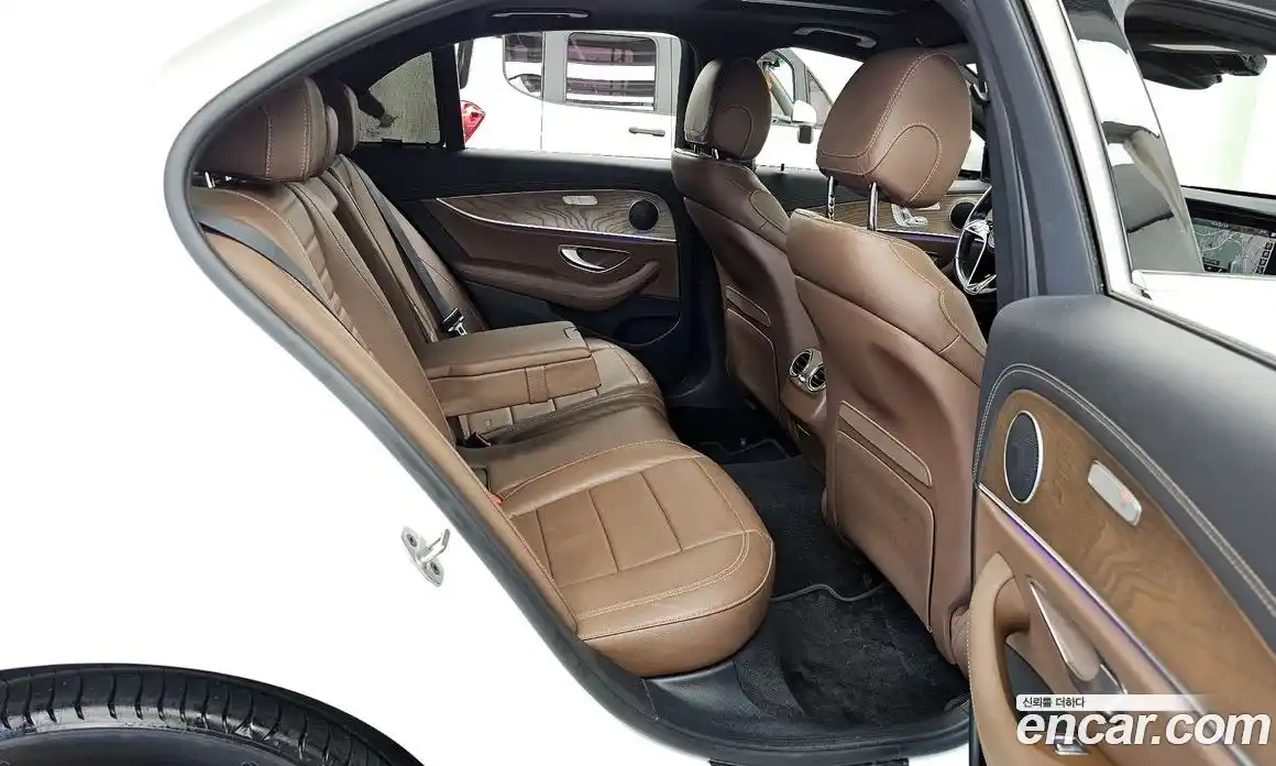 Mercedes-Benz E-Class 2021 2.0 Автомат в Москве № 141706, фото 10