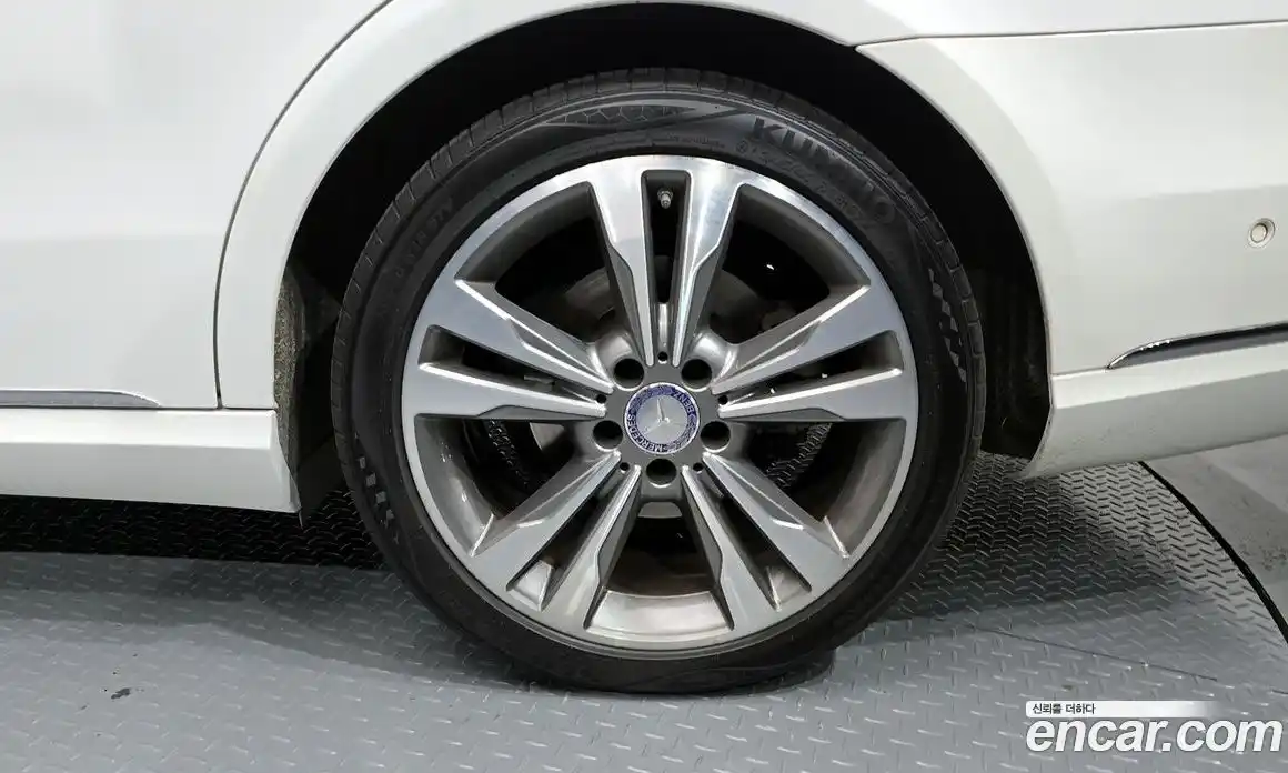 Mercedes-Benz E-Class 2014 3.5 Автомат в Москве № 161599, фото 20