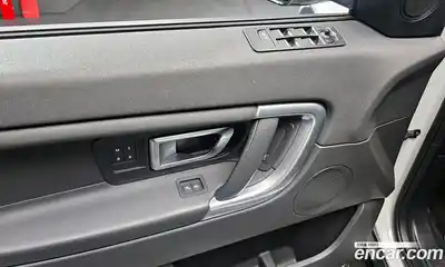 Land Rover Discovery Sport 2017 2.0 Автомат в Москве № 166180, миниатюра 3