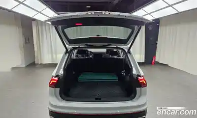 Volkswagen Tiguan 2023 2.0 Автомат в Москве № 168395, миниатюра 11