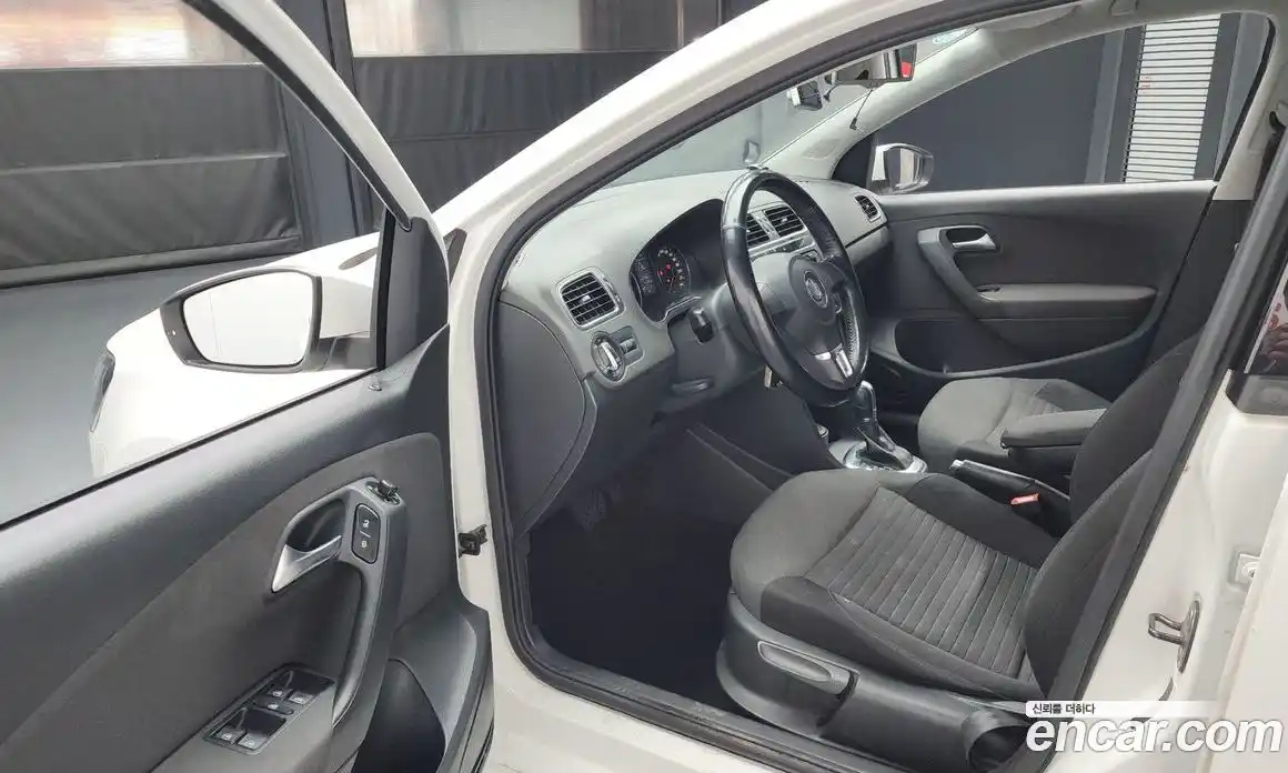 Volkswagen Polo 2014 1.6 Автомат в Москве № 168963, фото 4