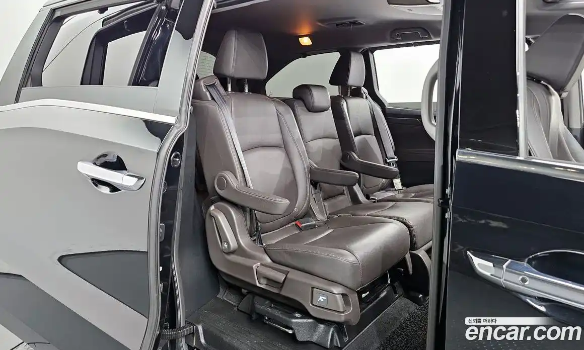 Honda Odyssey 2018 3.5 Автомат в Москве № 170597, фото 3