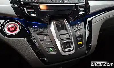 Honda Odyssey 2018 3.5 Автомат в Москве № 170597, миниатюра 6