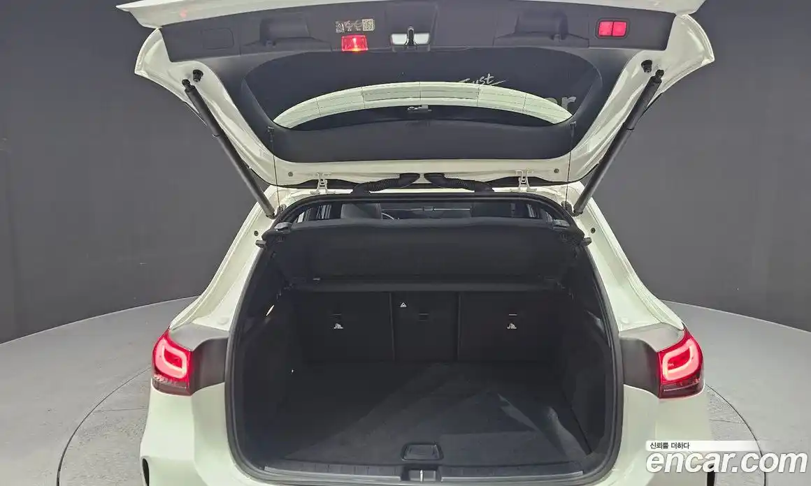 Mercedes-Benz GLA-Class 2023 2.0 Автомат в Москве № 172999, фото 17