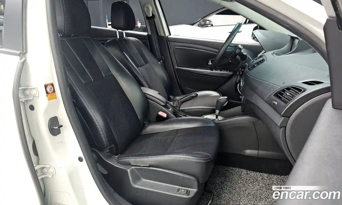 Renault SM3 2012 1.6 Автомат в Москве № 182759, фото 1