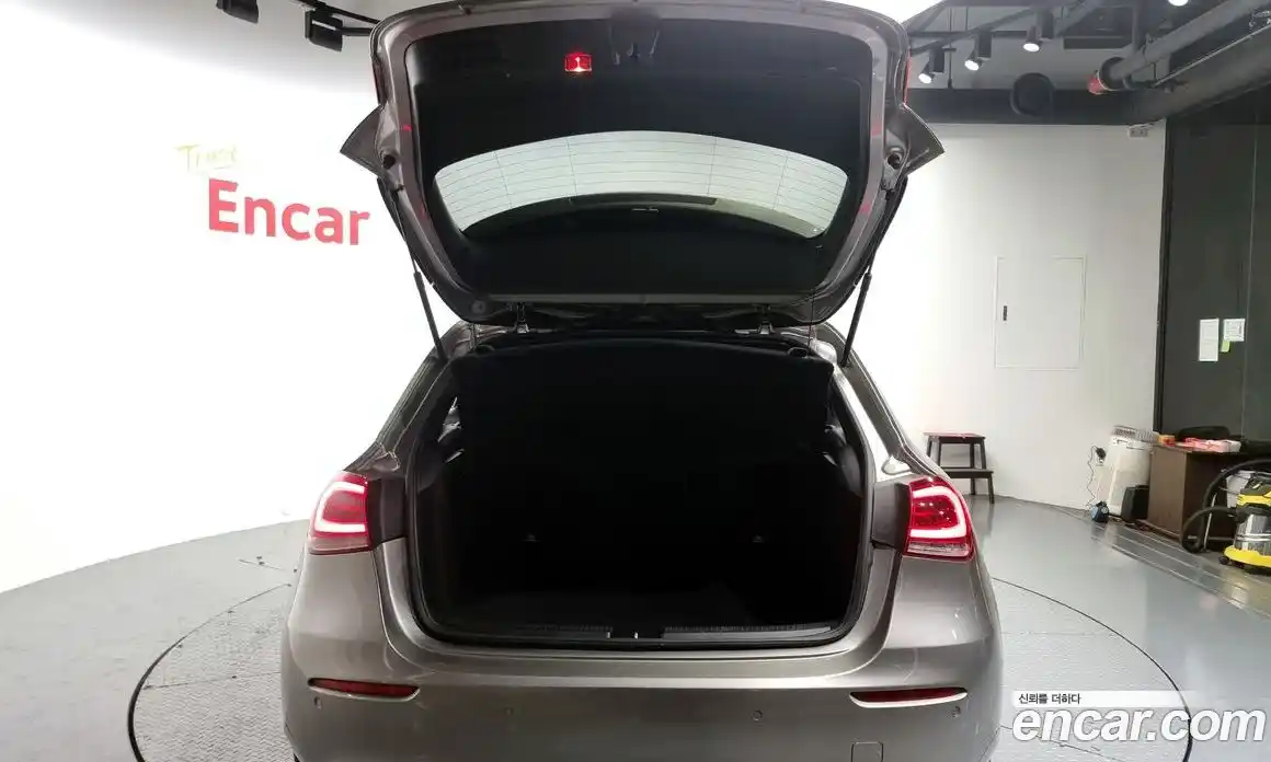 Mercedes-Benz A-Class 2019 2.0 Автомат в Москве № 194556, фото 19