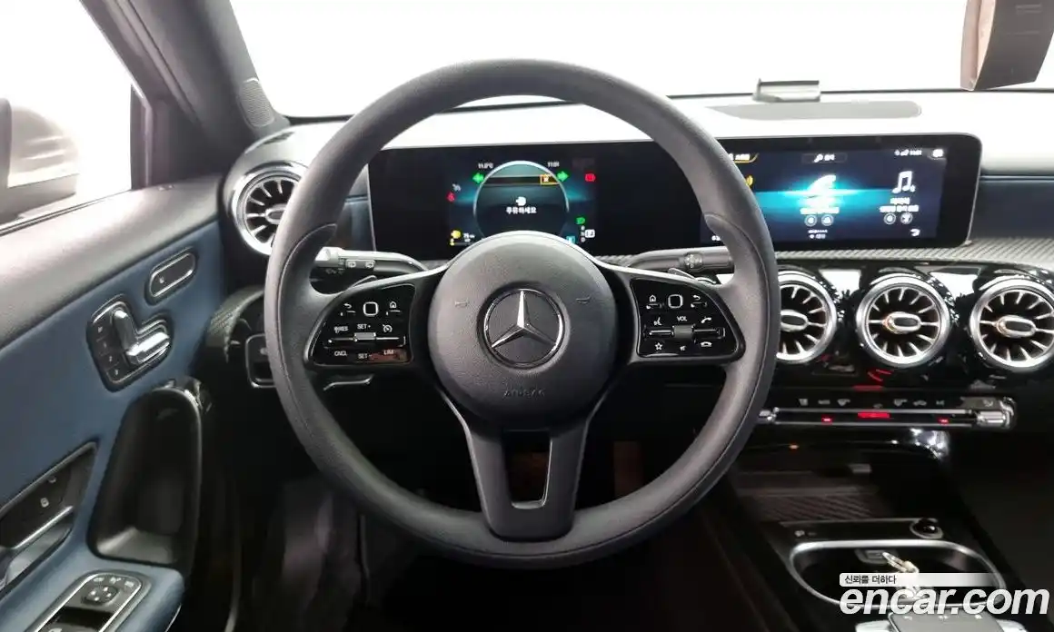 Mercedes-Benz A-Class 2019 2.0 Автомат в Москве № 194556, фото 3