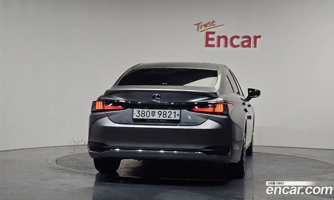 Lexus ES 2021 2.5 Автомат в Москве № 198859, фото 6