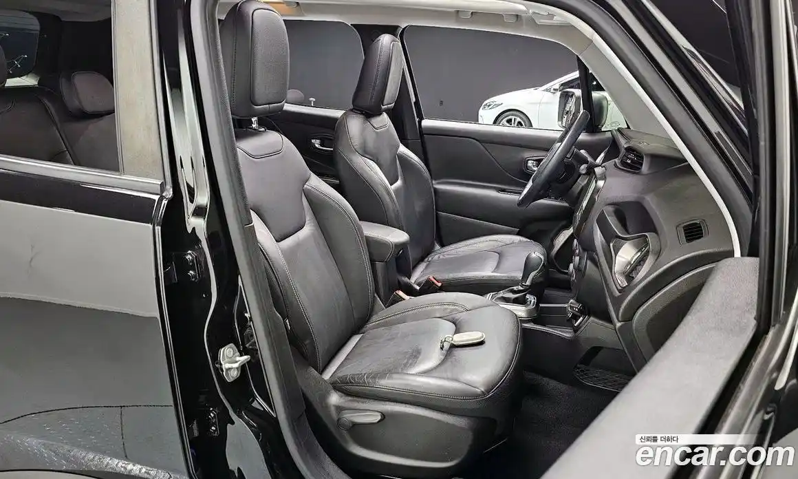 Jeep Renegade 2022 1.3 Автомат в Москве № 199480, фото 11