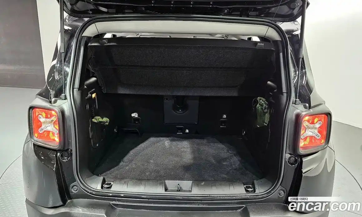 Jeep Renegade 2022 1.3 Автомат в Москве № 199480, фото 10