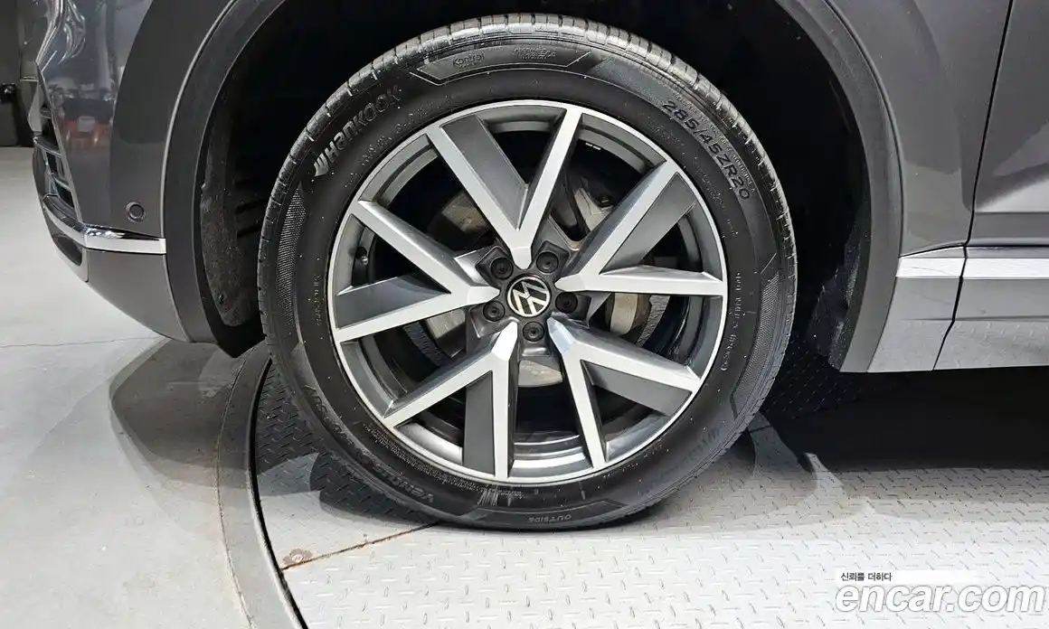 Volkswagen Touareg 2023 3.0 Автомат в Москве № 215094, фото 14