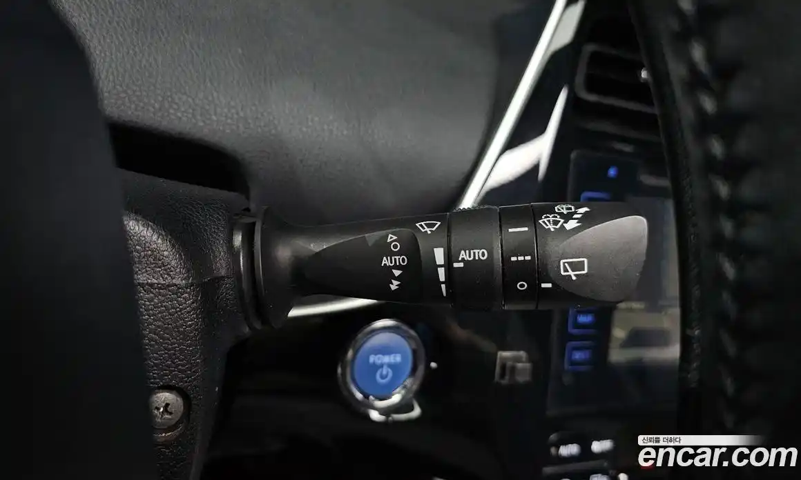 Toyota Prius 2017 1.8 Автомат в Москве № 215536, фото 13