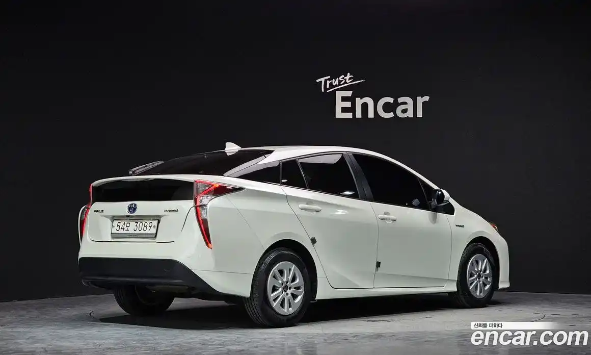 Toyota Prius 2017 1.8 Автомат в Москве № 215536, фото 16