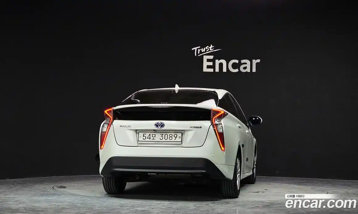 Toyota Prius 2017 1.8 Автомат в Москве № 215536, фото 17