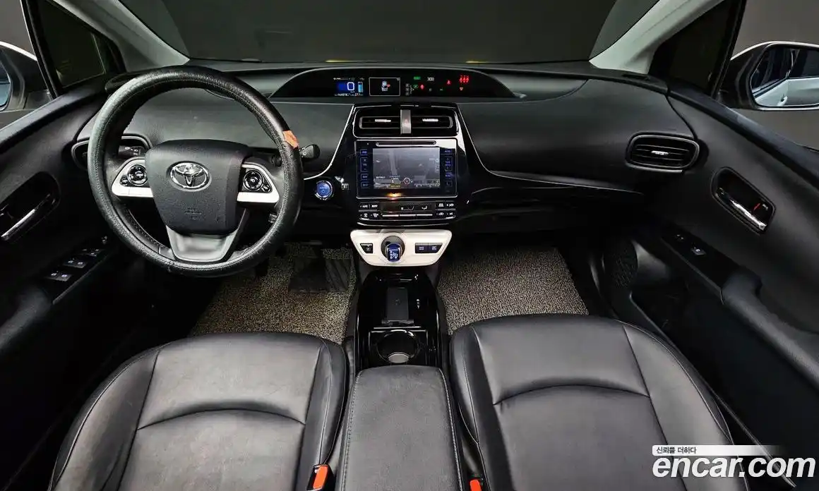 Toyota Prius 2017 1.8 Автомат в Москве № 215536, фото 18