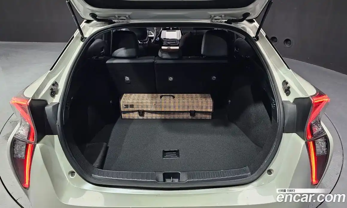 Toyota Prius 2017 1.8 Автомат в Москве № 215536, фото 5