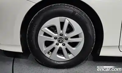 Toyota Prius 2017 1.8 Автомат в Москве № 215536, миниатюра 6