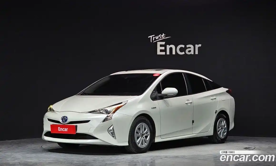 Toyota Prius 2017 1.8 Автомат в Москве № 215536, фото 10