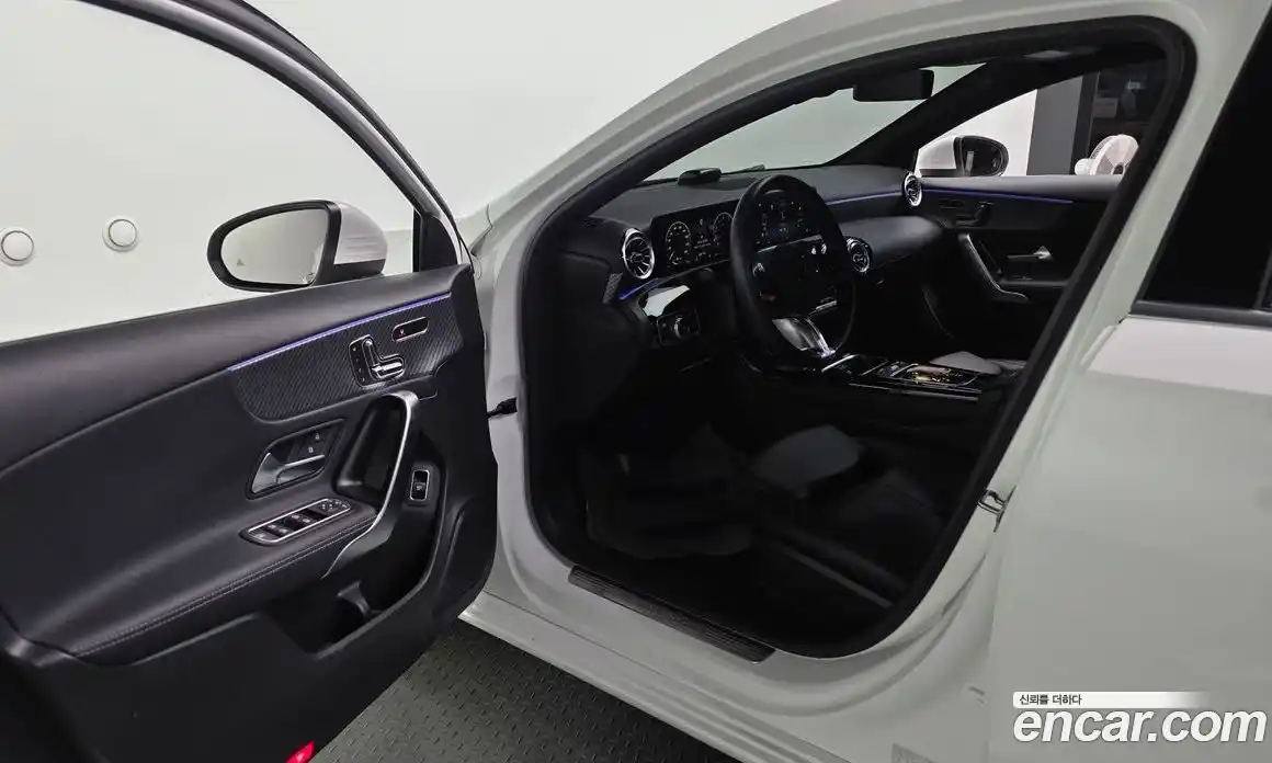 Mercedes-Benz A-Class 2024 2.0 Автомат в Москве № 218628, фото 17