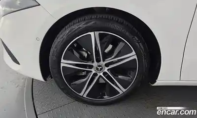 Mercedes-Benz A-Class 2024 2.0 Автомат в Москве № 218628, миниатюра 10