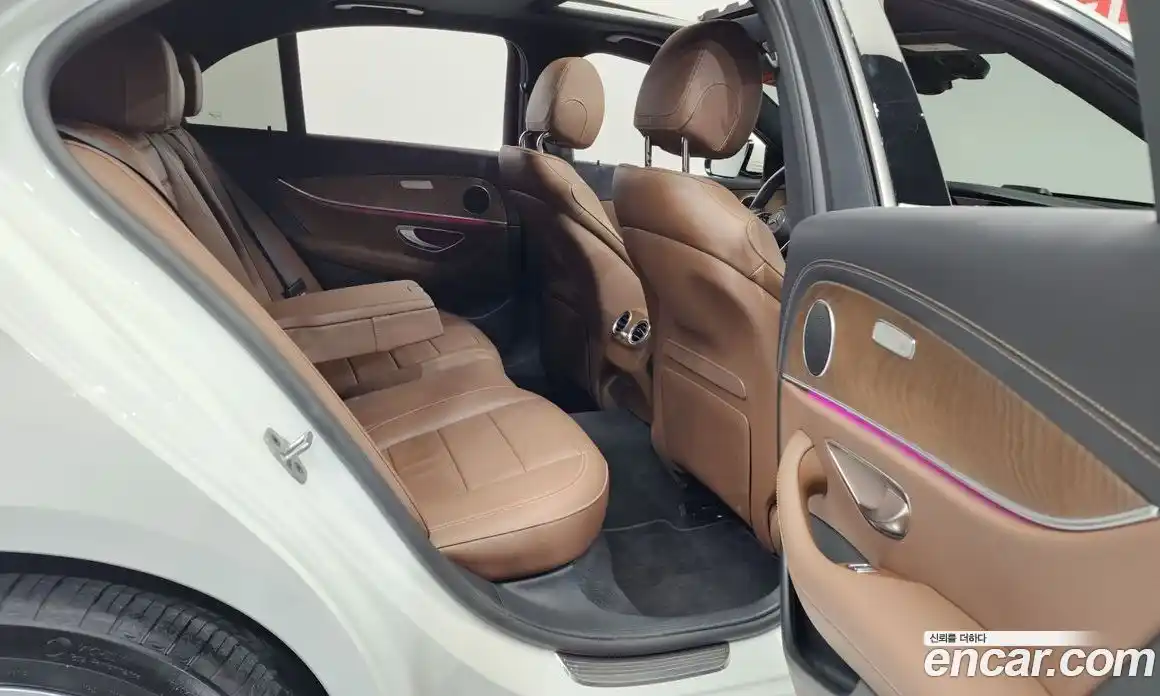 Mercedes-Benz E-Class 2022 2.0 Автомат в Москве № 220216, фото 16