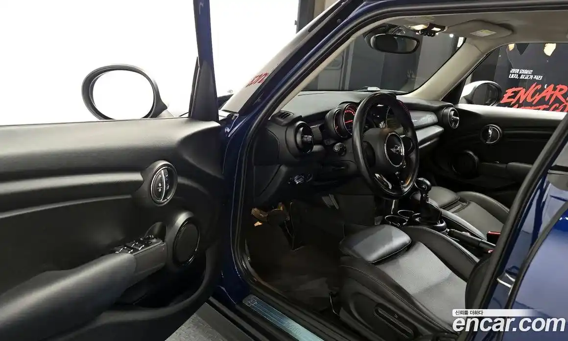 Mini Cooper 2018 1.5 Автомат в Москве № 223090, фото 16