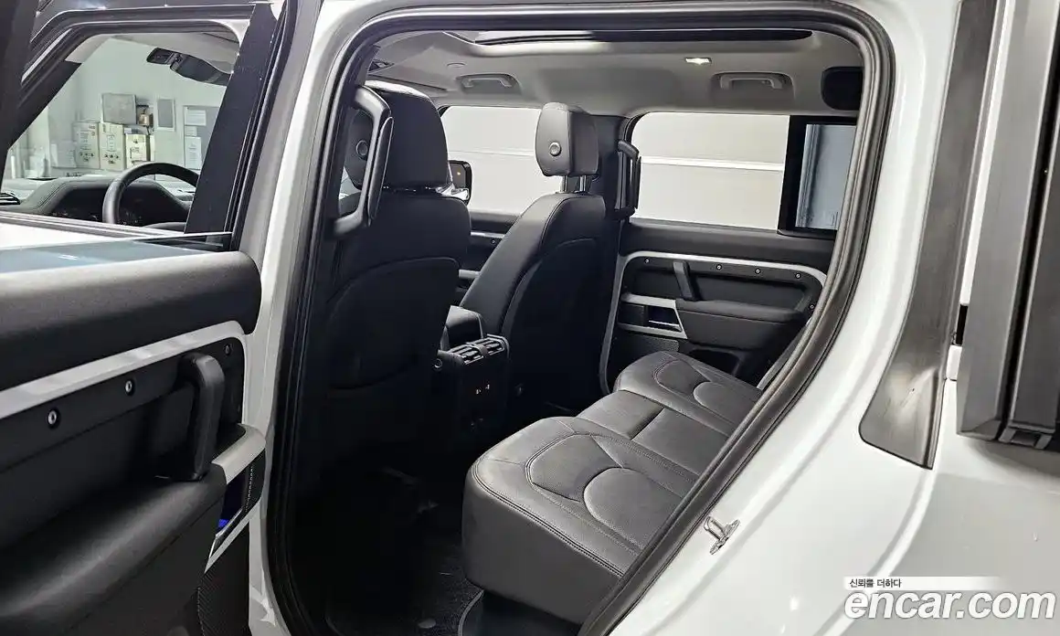 Land Rover Defender 2023 3.0 Автомат в Москве № 231141, фото 14