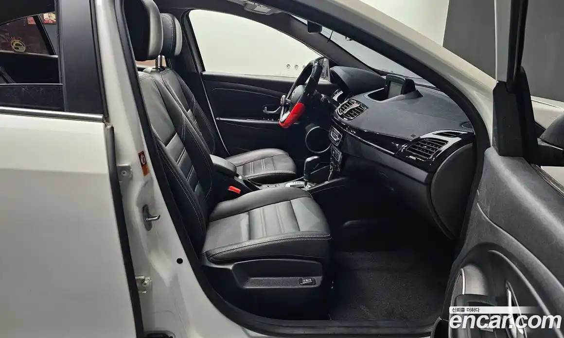 Renault SM3 2016 1.6 Автомат в Москве № 107357, фото 1