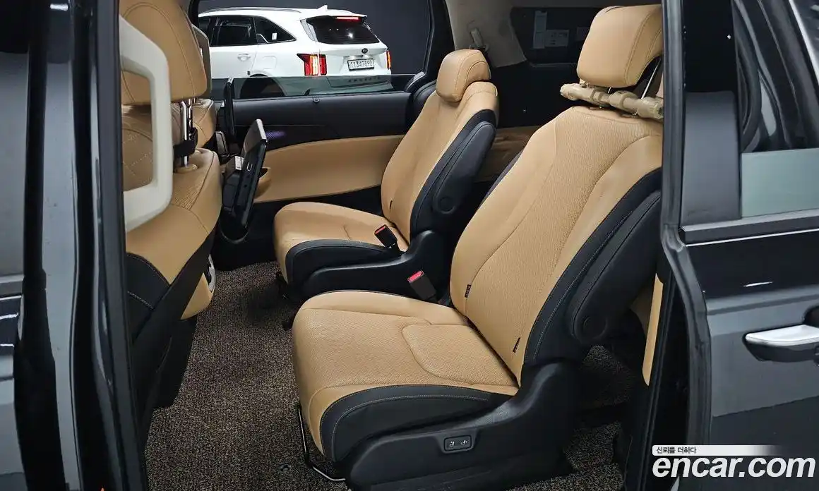 Kia Canival 2023 3.5 Автомат в Москве № 115025, фото 17