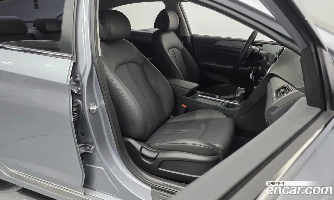 Hyundai Sonata 2017 1.6 Автомат в Москве № 115277, фото 19