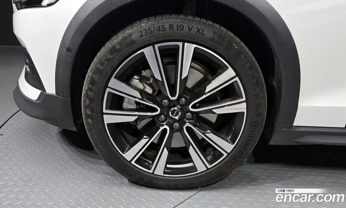 Volvo V60 2023 2.0 Автомат в Москве № 164263, фото 11