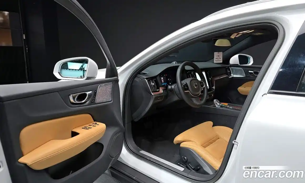 Volvo V60 2023 2.0 Автомат в Москве № 164263, фото 13