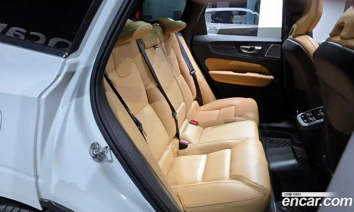 Volvo XC60 2022 2.0 Автомат в Москве № 164408, фото 12