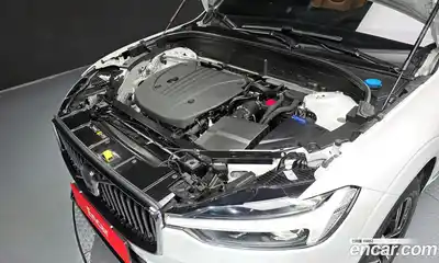 Volvo XC60 2022 2.0 Автомат в Москве № 164408, миниатюра 2