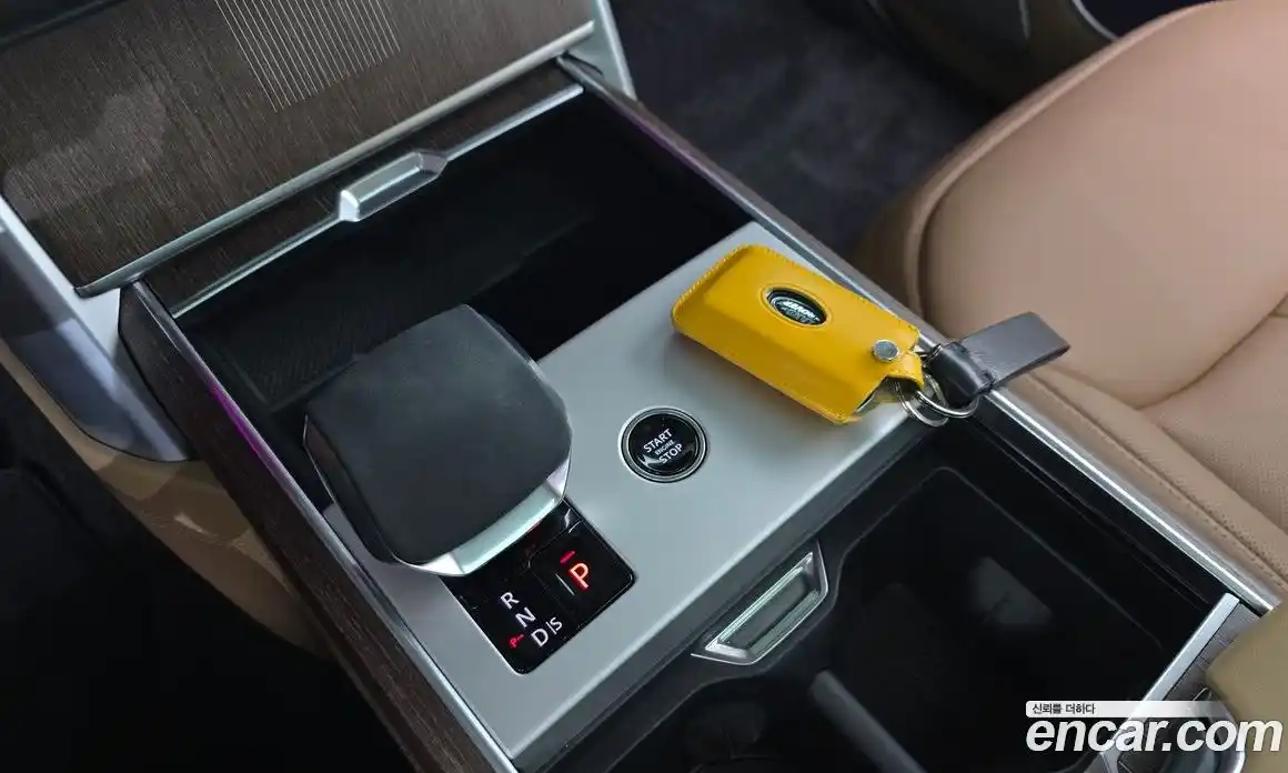 Land Rover Range-Rover 2024 4.4 Автомат в Москве № 165945, фото 17