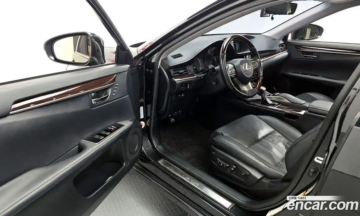 Lexus ES 2018 2.5 Автомат в Москве № 168288, фото 15