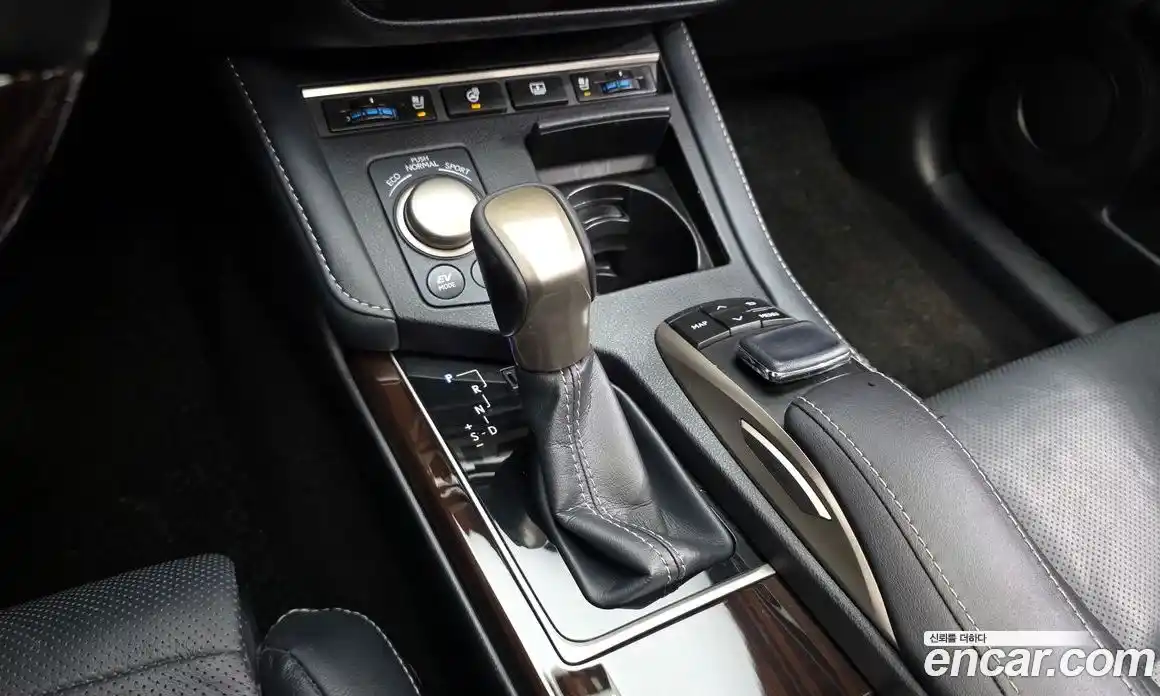 Lexus ES 2018 2.5 Автомат в Москве № 168288, фото 19