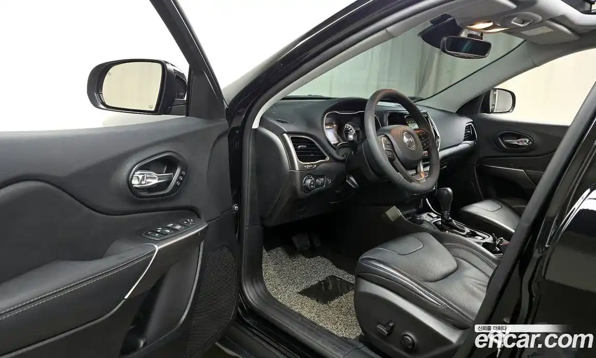 Jeep Cherokee 2022 2.4 Автомат в Москве № 169412, фото 17