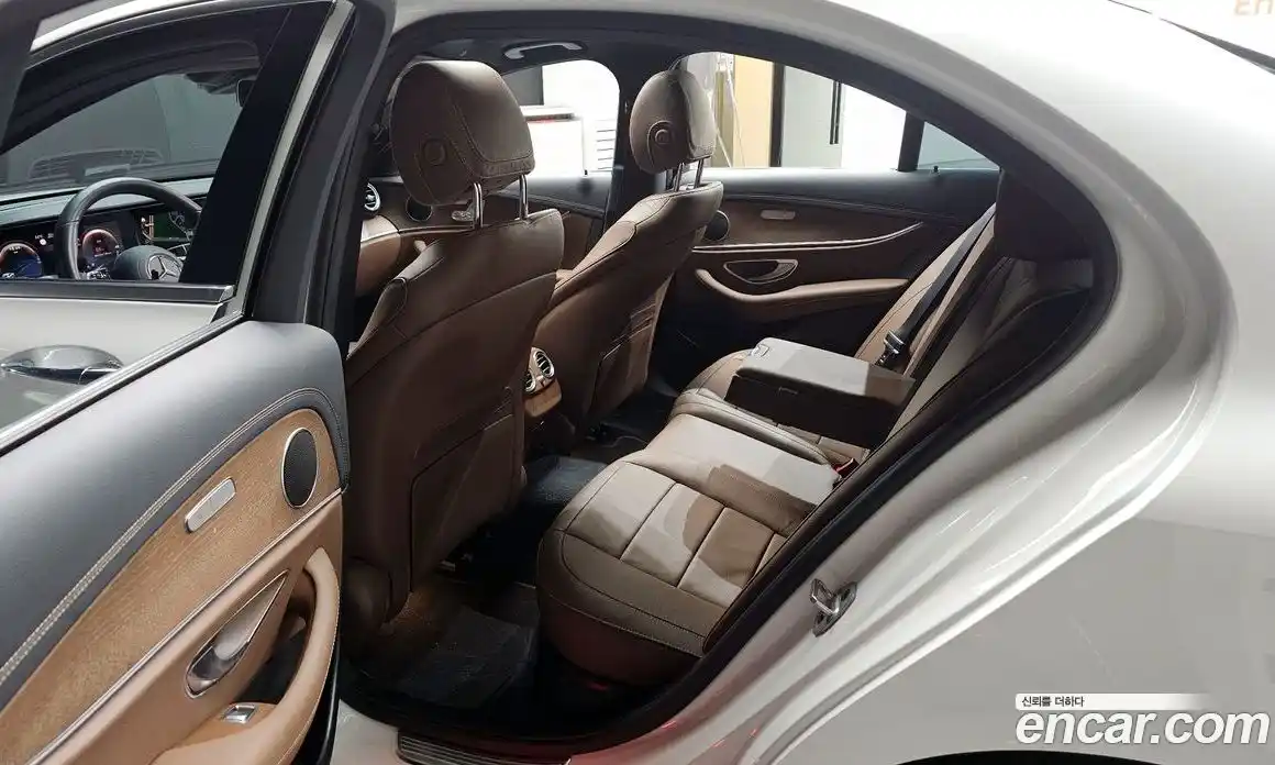 Mercedes-Benz E-Class 2022 2.0 Автомат в Москве № 175316, фото 20