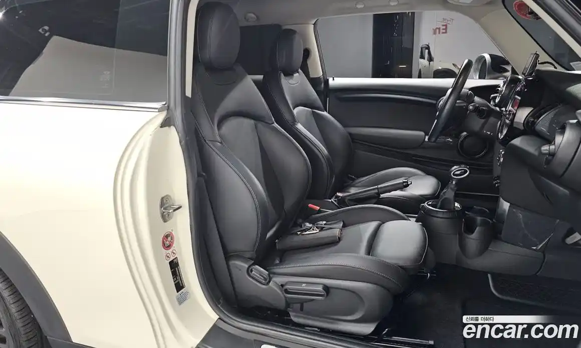 Mini Cooper 2016 1.5 Автомат в Москве № 177629, фото 20