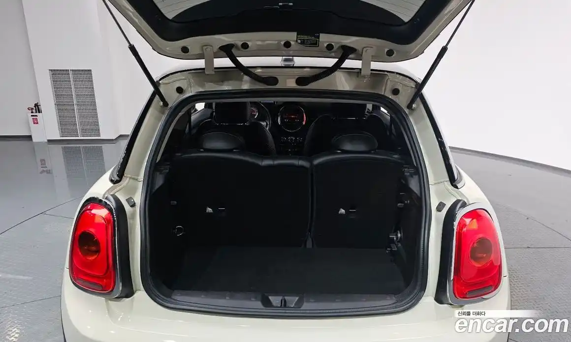 Mini Cooper 2016 1.5 Автомат в Москве № 177629, фото 6