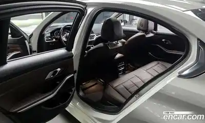 BMW 3-Series 2022 2.0 Автомат в Москве № 188331, миниатюра 4