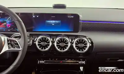 Mercedes-Benz A-Class 2025 2.0 Автомат в Москве № 193624, миниатюра 3