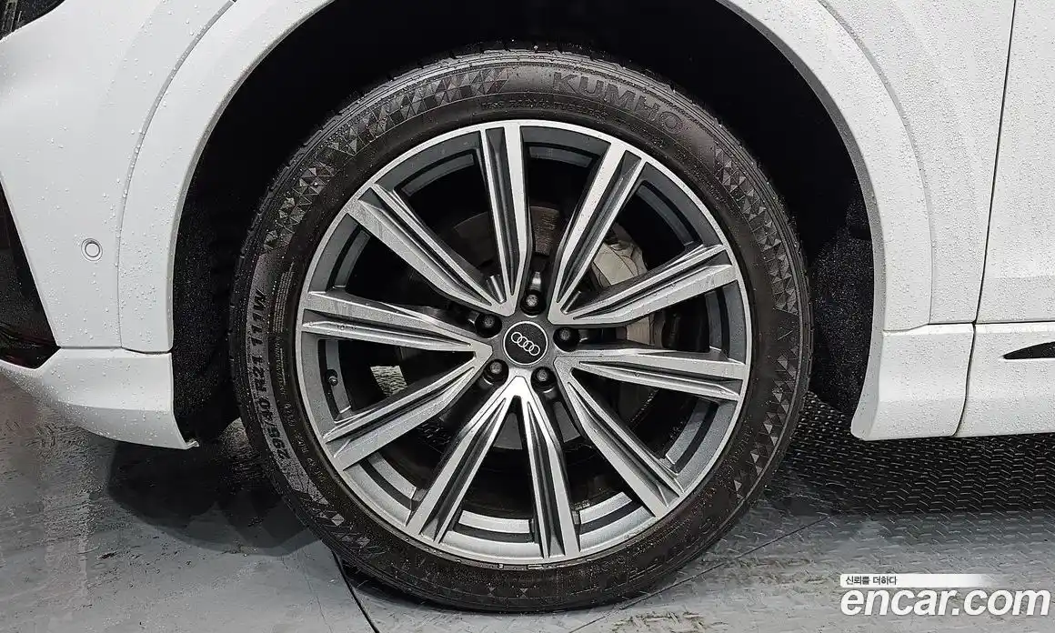 Audi Q8 2021 3.0 Автомат в Москве № 196659, фото 8