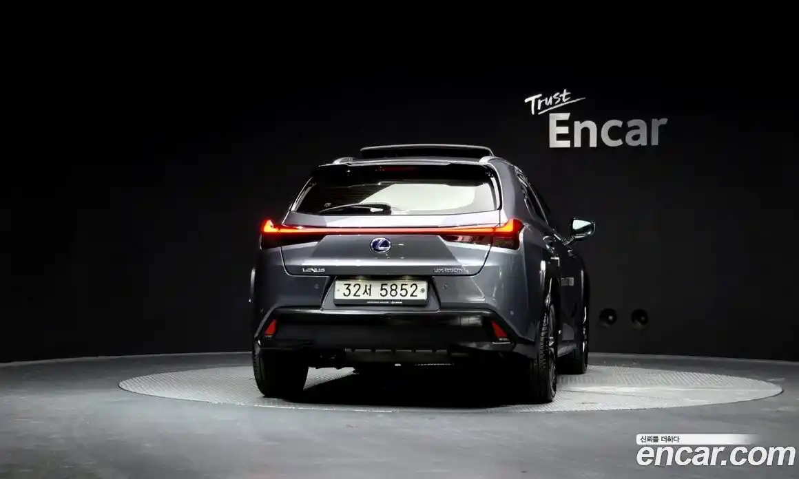 Lexus UX 2019 2.0 Автомат в Москве № 198842, фото 1