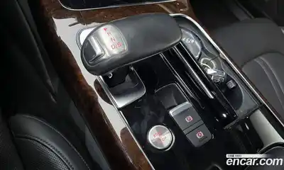 Audi A8, 2015