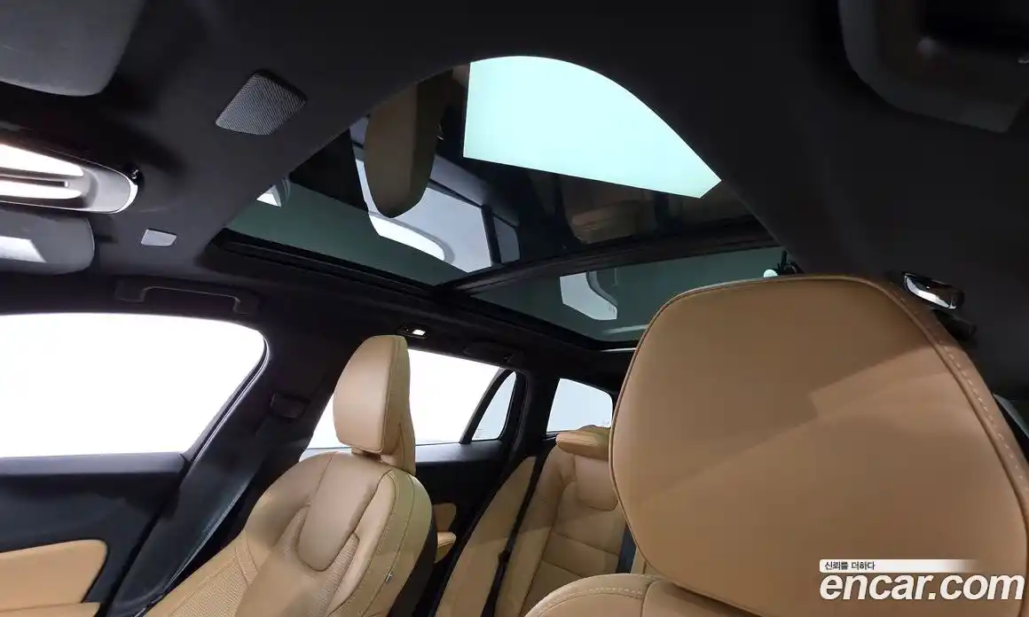 Volvo V60 2023 2.0 Автомат в Москве № 212887, фото 13